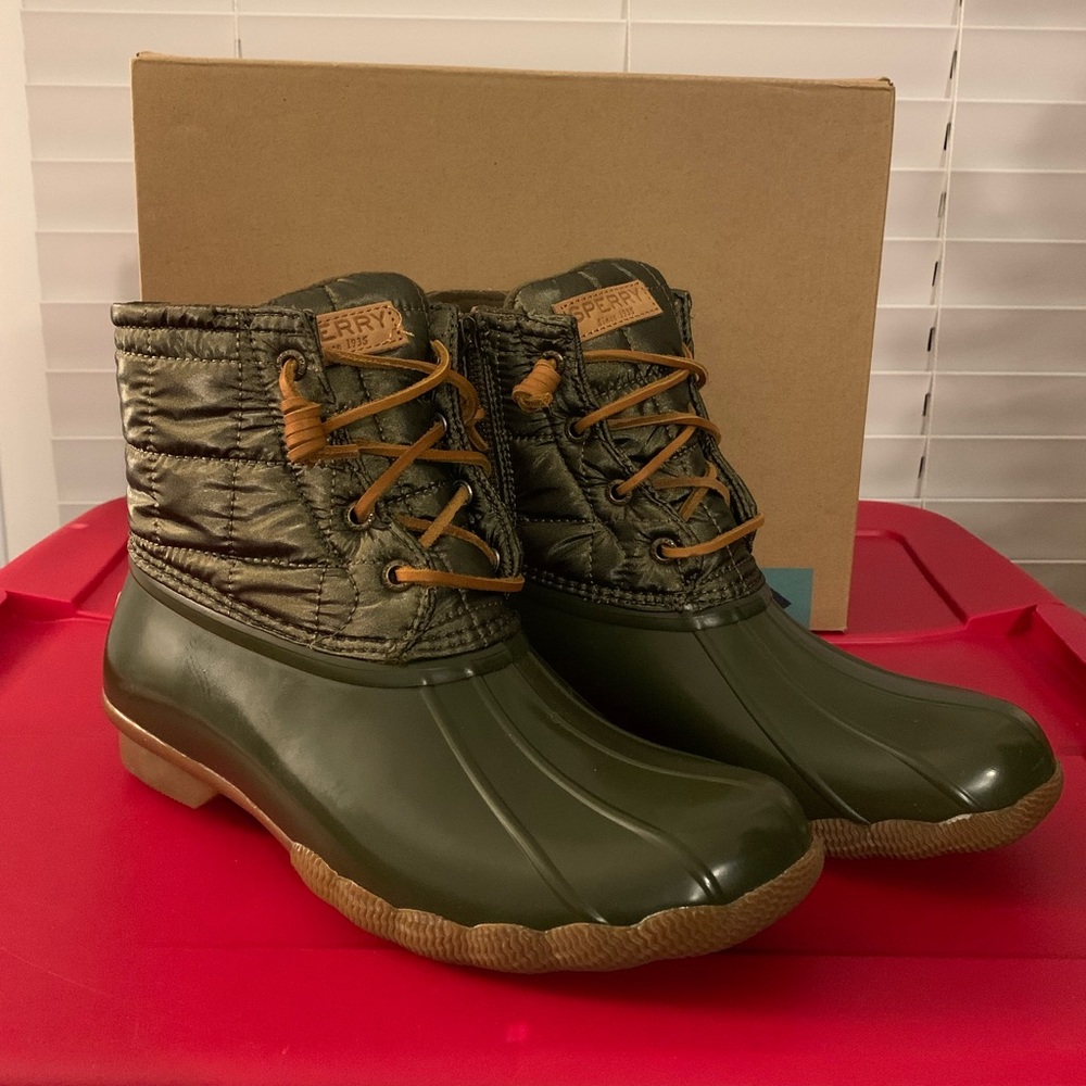 Women’s Sperry Quilted Duck Boots sz 8.5M NWOT